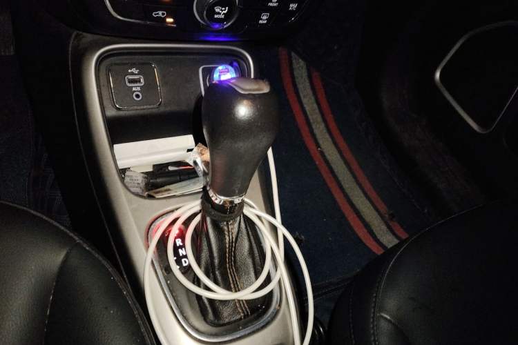 Used Jeep Compass 2019 200T Automatic Enjoyment - Connected Large Screen Version Gear Lever
