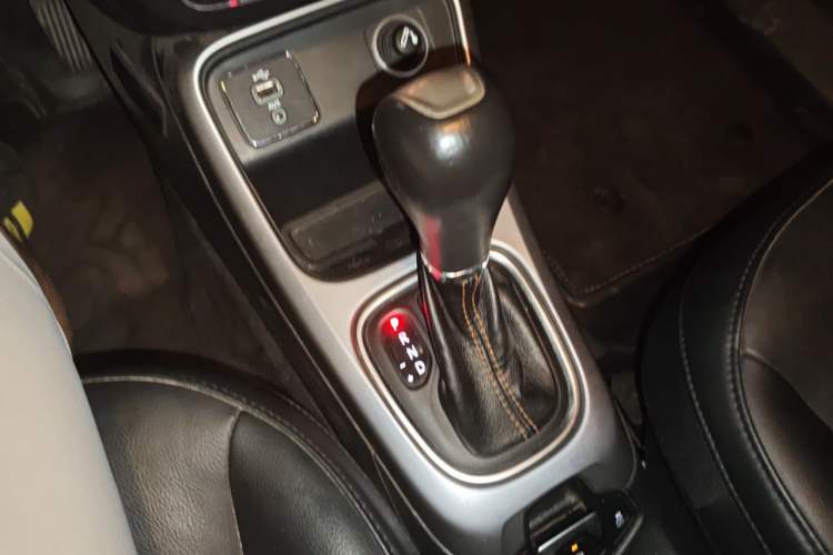 Used Jeep Compass 2019 200T Automatic Family Edition - Connected Large Screen Version Gear Lever