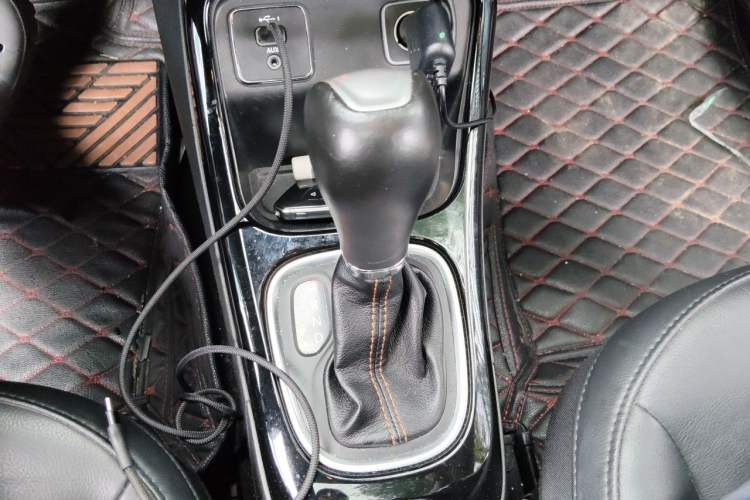 Used Jeep Compass 2019 220T Automatic Family Edition Gear Lever