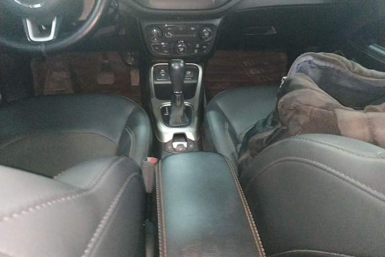 Used Jeep Compass 2019 200T Automatic Enjoyment - Connected Large Screen Version Gear Lever