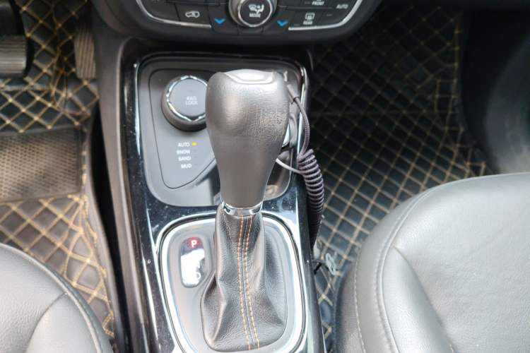 Used Jeep Compass 2019 220T Automatic Family Enjoyment Four-Wheel Drive Edition Gear Lever