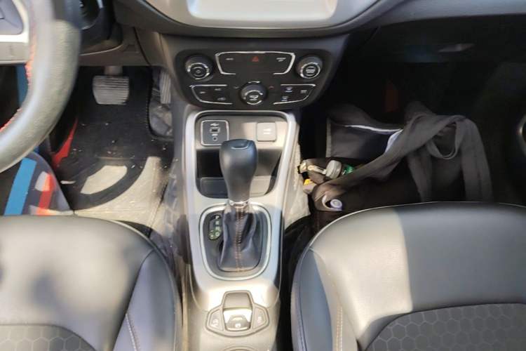 Used Jeep Compass 2019 220T Automatic Enjoyment Version Gear Lever