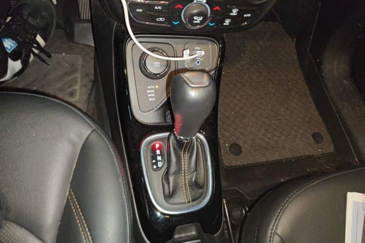 Used Jeep Compass 2019 220T Automatic Family Enjoyment Four-Wheel Drive Edition Gear Lever