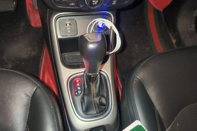 Used Jeep Compass 2019 200T Automatic Family Edition - Connected Large Screen Version Gear Lever
