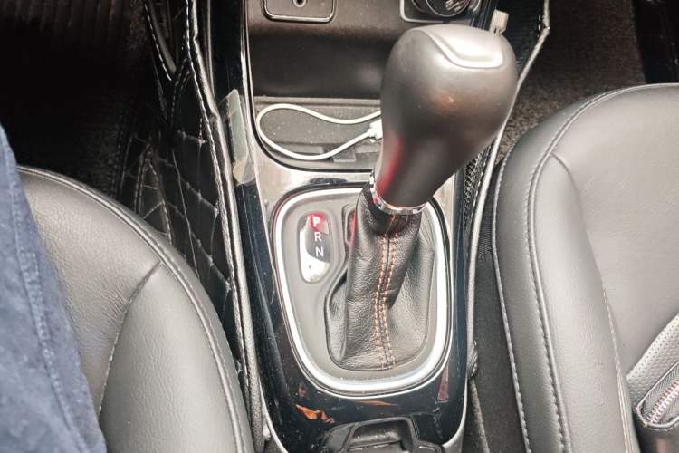 Used Jeep Compass 2019 220T Automatic Family Edition Gear Lever