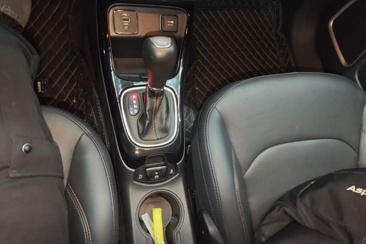 Used Jeep Compass 2019 220T Automatic Family Edition Gear Lever
