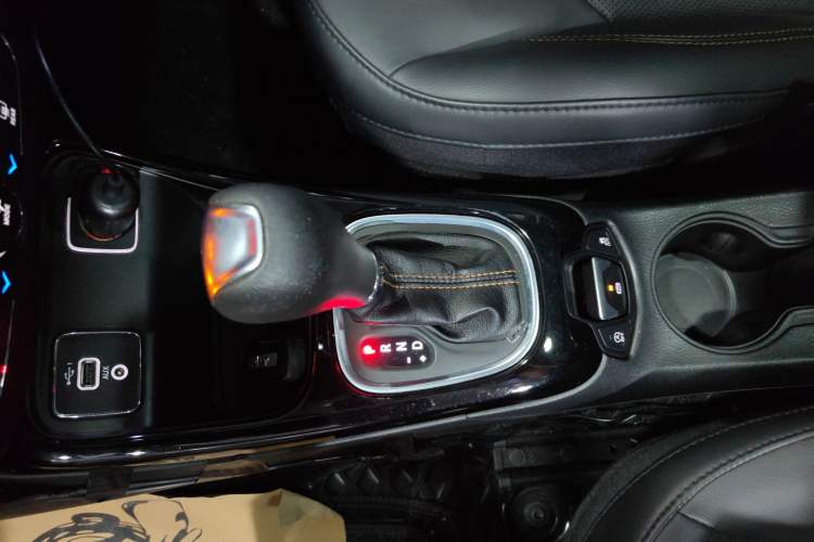 Used Jeep Compass 2019 220T Automatic Family Edition Gear Lever