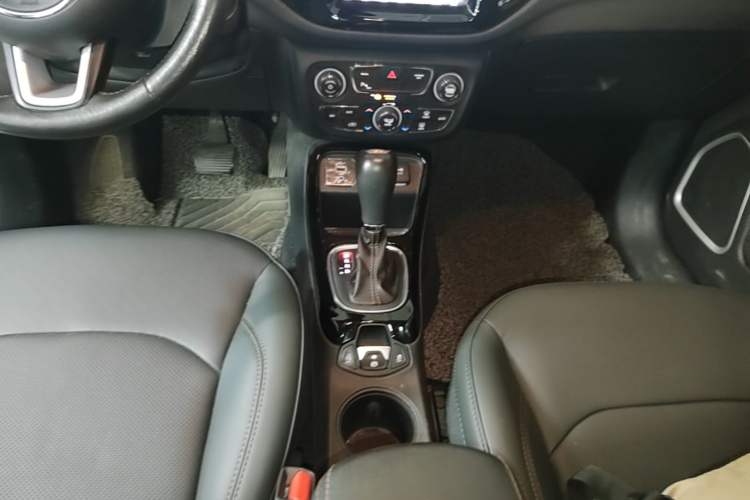 Used Jeep Compass 2019 220T Automatic Family Edition Gear Lever
