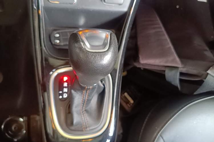 Used Jeep Compass 2019 220T Automatic Family Edition Gear Lever