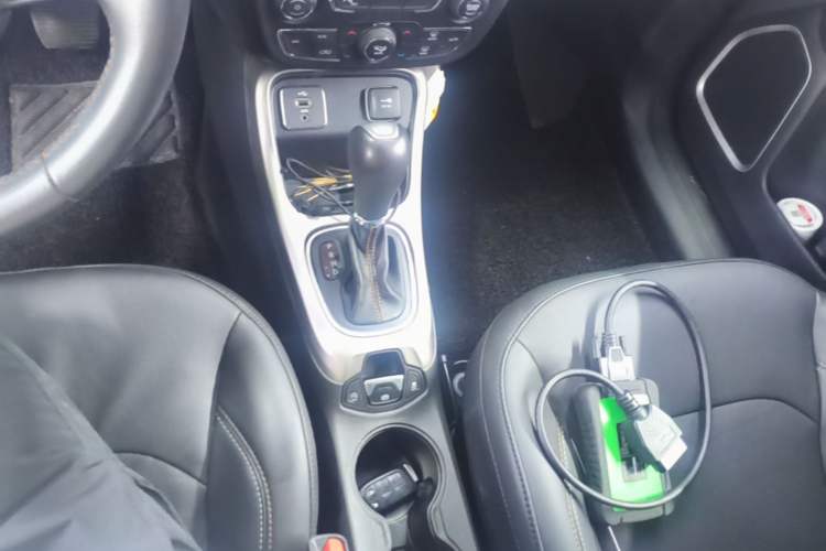 Used Jeep Compass 2019 200T Automatic Family Edition - Connected Large Screen Version Gear Lever