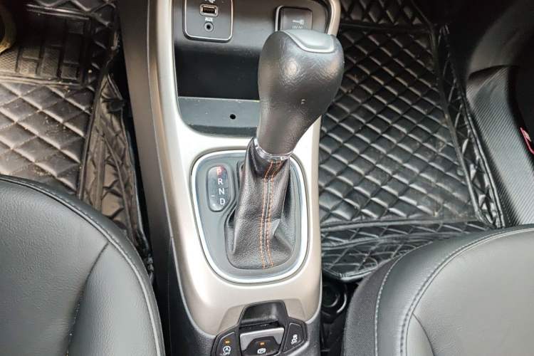Used Jeep Compass 2019 200T Automatic Family Edition - Connected Large Screen Version Gear Lever