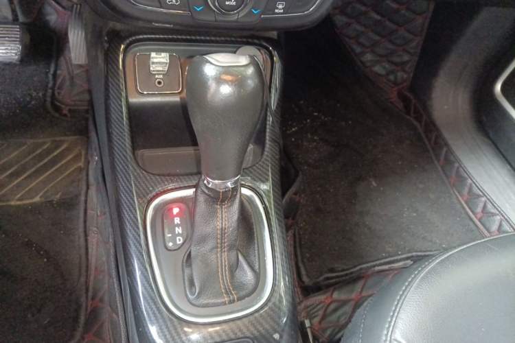 Used Jeep Compass 2019 220T Automatic Family Edition Gear Lever