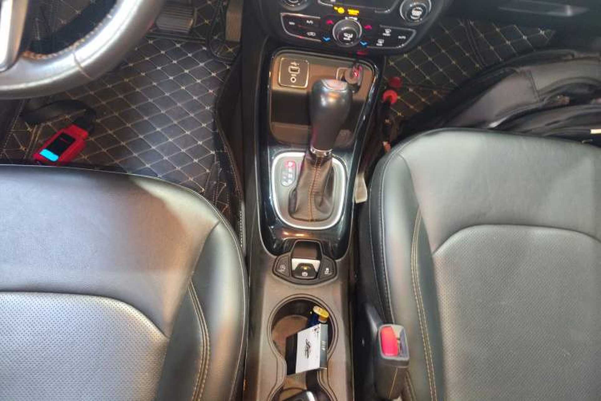 Used Jeep Compass 2019 220T Automatic Family Edition Gear Lever