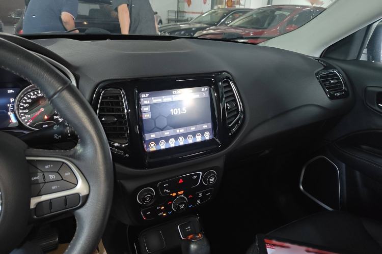 Used Jeep Compass 2019 220T Automatic Family Edition Interior 2