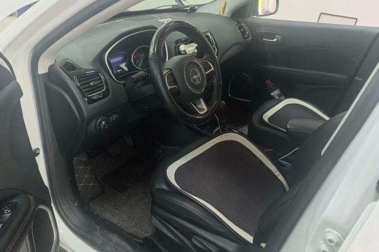 Used Jeep Compass 2019 220T Automatic Family Edition Interior 4