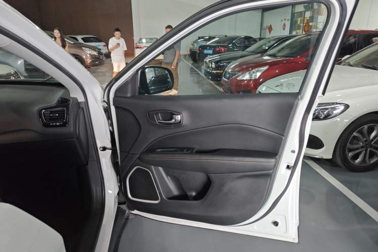 Used Jeep Compass 2019 220T Automatic Family Edition Interior 5
