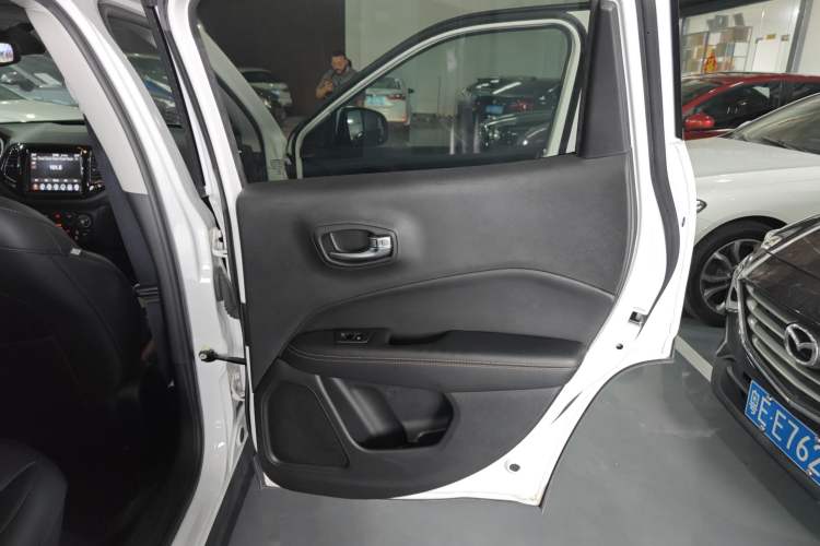 Used Jeep Compass 2019 220T Automatic Family Edition Interior 6