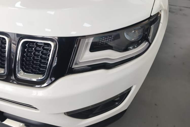 Used Jeep Compass 2019 200T Automatic Family Edition - Connected Large Screen Version Left Front Headlight