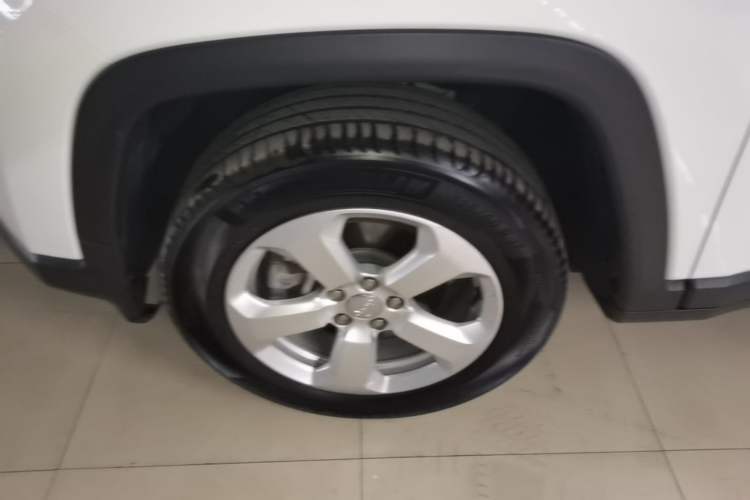 Used Jeep Compass 2019 220T Automatic Family Enjoyment Four-Wheel Drive Edition Left Front Wheel Hub