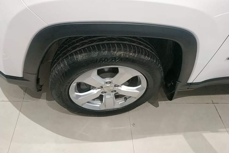 Used Jeep Compass 2019 200T Automatic Family Enjoyment Four-Wheel Drive - Connected Large Screen Version Left Front Wheel Hub