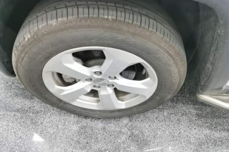 Used Jeep Compass 2019 200T Automatic Family Enjoyment Four-Wheel Drive - Connected Large Screen Version Left Front Wheel Hub