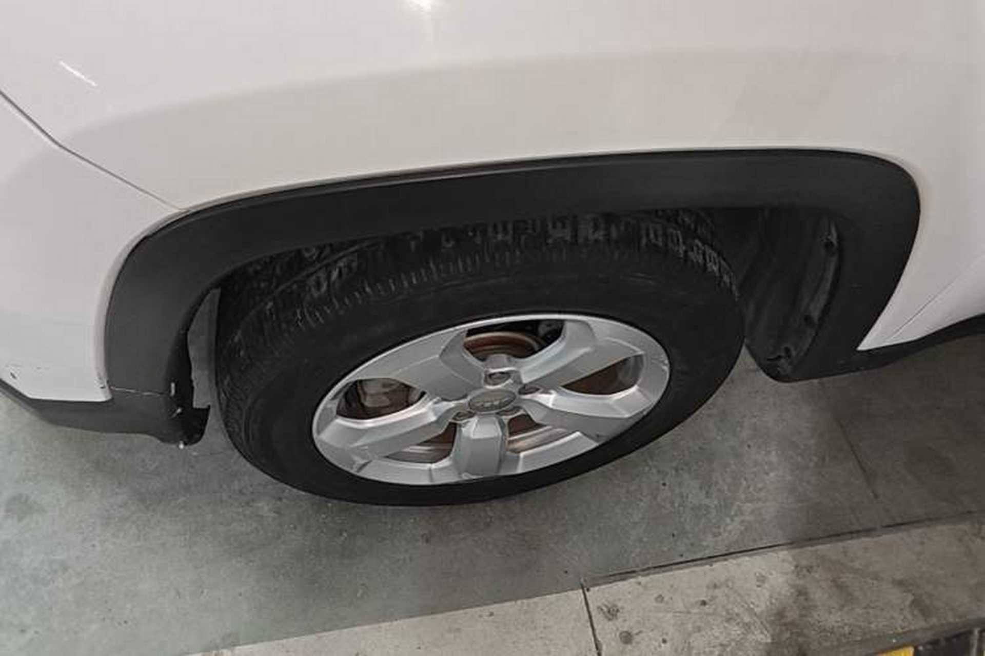 Used Jeep Compass 2019 200T Automatic Family Edition - Connected Large Screen Version Left Front Wheel Hub