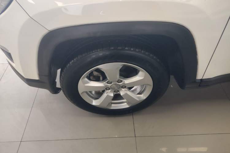 Used Jeep Compass 2019 200T Automatic Family Edition - Connected Large Screen Version Left Front Wheel Hub