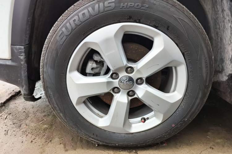 Used Jeep Compass 2019 200T Automatic Family Edition - Connected Large Screen Version Left Front Wheel Hub