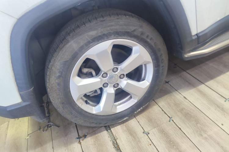 Used Jeep Compass 2019 200T Automatic Family Edition - Connected Large Screen Version Left Front Wheel Hub
