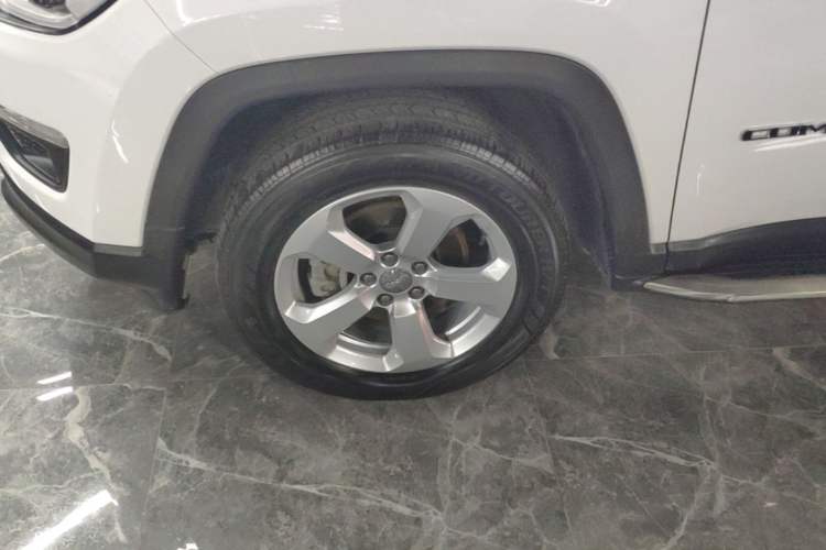 Used Jeep Compass 2019 220T Automatic Family Enjoyment Four-Wheel Drive Edition Left Front Wheel Hub