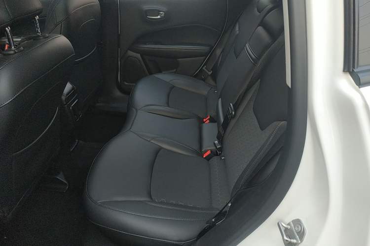 Used Jeep Compass 2019 220T Automatic Enjoyment Version Left Rear Seat