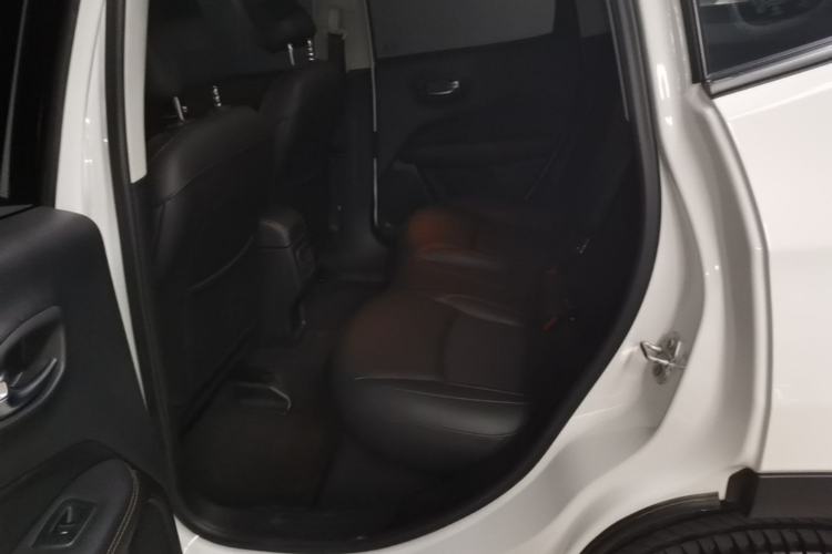 Used Jeep Compass 2019 220T Automatic Family Enjoyment Four-Wheel Drive Edition Left Rear Seat