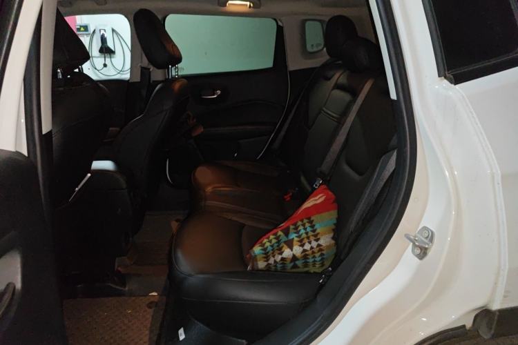 Used Jeep Compass 2019 220T Automatic Family Enjoyment Four-Wheel Drive Edition Left Rear Seat