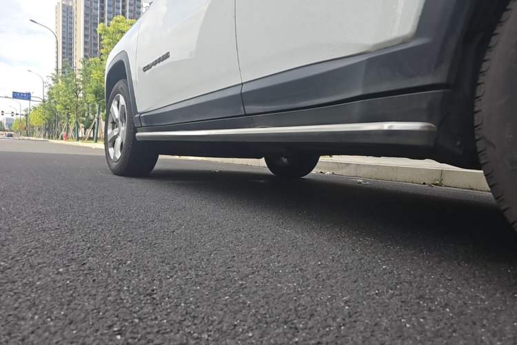 Used Jeep Compass 2019 200T Automatic Family Edition - Connected Large Screen Version Left Side Sill