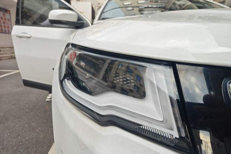 Used Jeep Compass 2019 200T Automatic Family Edition - Connected Large Screen Version Right Front Headlight