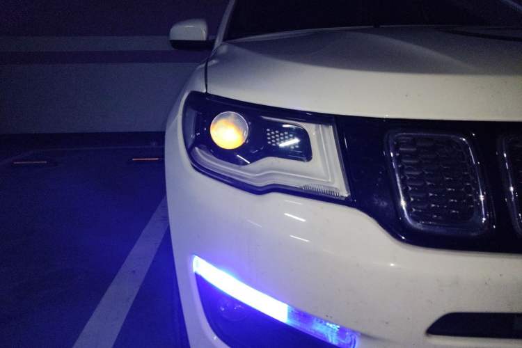 Used Jeep Compass 2019 200T Automatic Enjoyment - Connected Large Screen Version Right Front Headlight