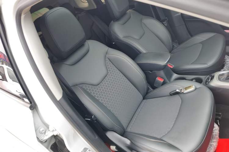 Used Jeep Compass 2019 220T Automatic Enjoyment Version Right Front Seat
