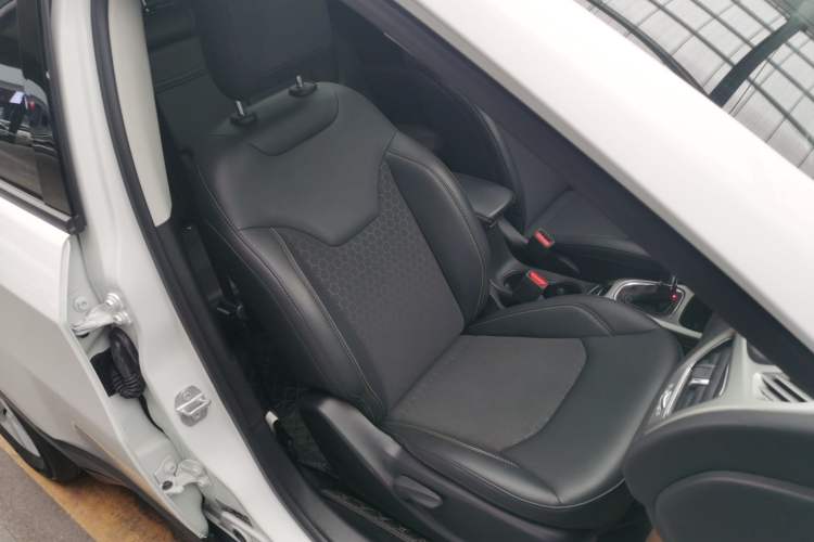 Used Jeep Compass 2019 220T Automatic Enjoyment Version Right Front Seat