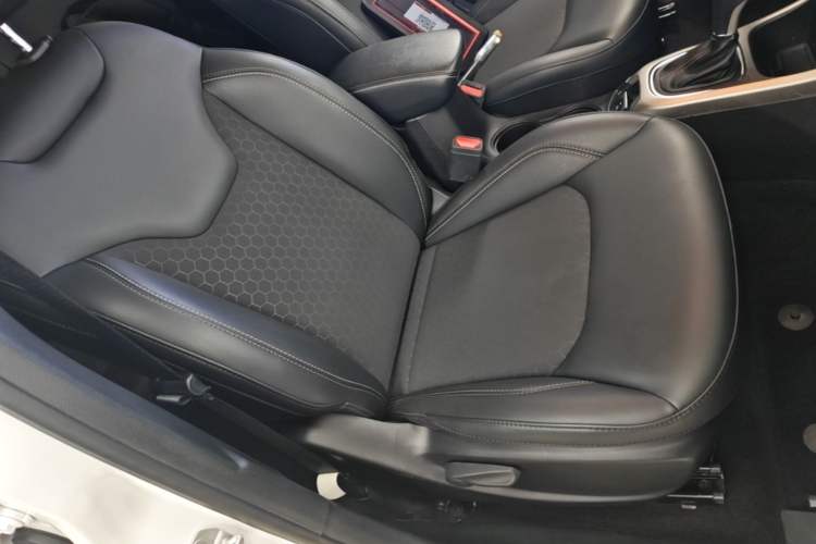 Used Jeep Compass 2019 220T Automatic Enjoyment Version Right Front Seat