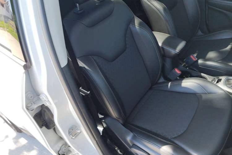 Used Jeep Compass 2019 220T Automatic Enjoyment Version Right Front Seat