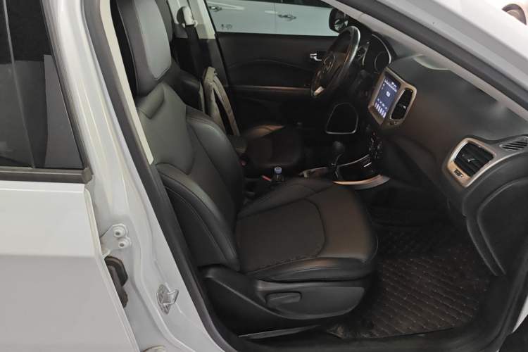 Used Jeep Compass 2019 220T Automatic Enjoyment Version Right Front Seat