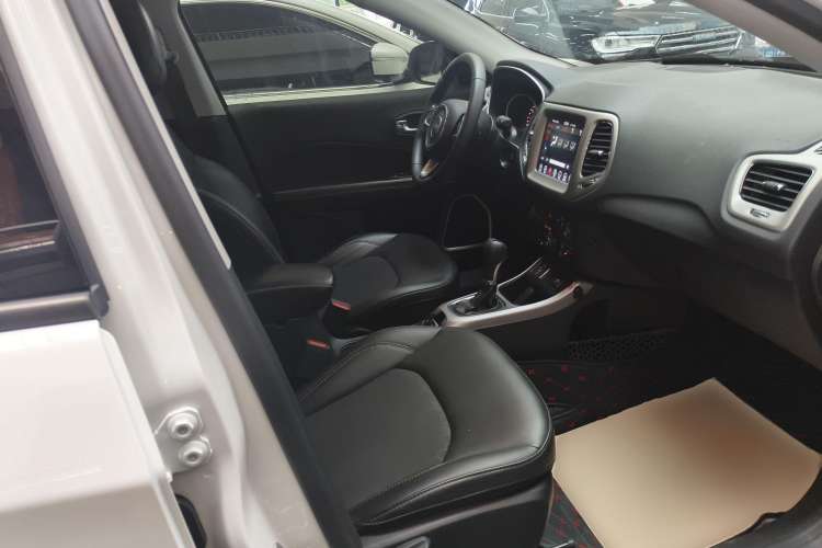 Used Jeep Compass 2019 220T Automatic Enjoyment Version Right Front Seat