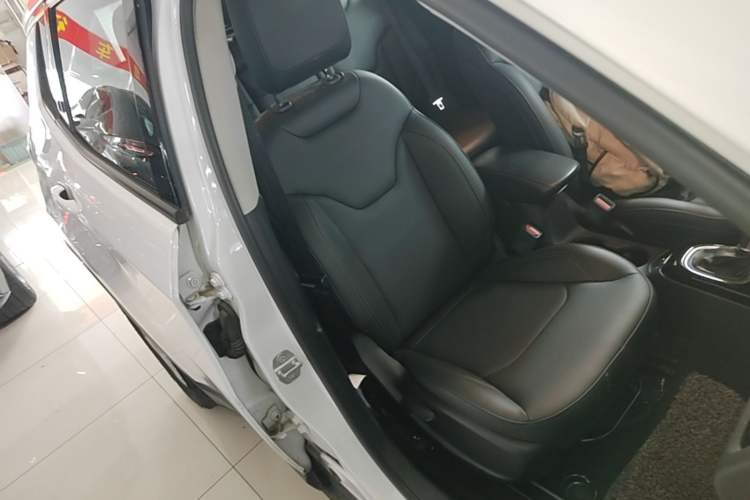 Used Jeep Compass 2019 220T Automatic Family Edition Right Front Seat