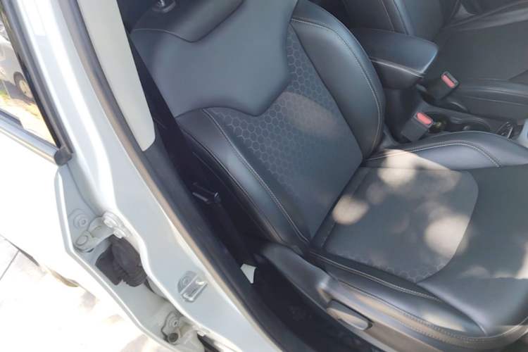 Used Jeep Compass 2019 220T Automatic Enjoyment Version Right Front Seat