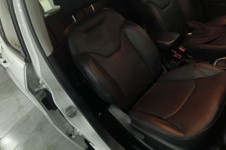Used Jeep Compass 2019 220T Automatic Family Edition Right Front Seat