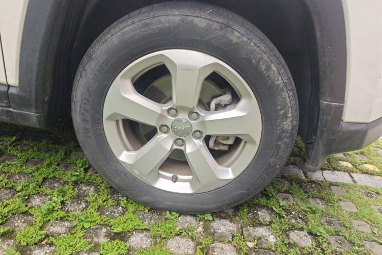 Used Jeep Compass 2019 220T Automatic Enjoyment Version Right Front Wheel Hub