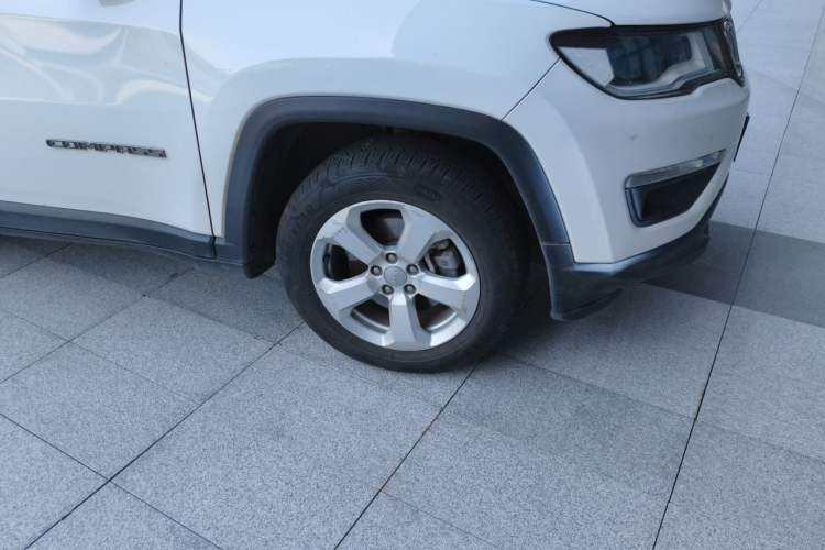Used Jeep Compass 2019 200TS Automatic Premium - Connected Large Screen Version Right Front Wheel Hub
