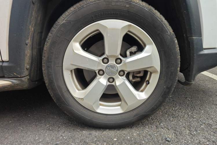 Used Jeep Compass 2019 200T Automatic Family Edition - Connected Large Screen Version Right Front Wheel Hub