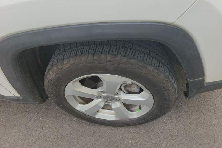 Used Jeep Compass 2019 220T Automatic Family Edition Right Front Wheel Hub