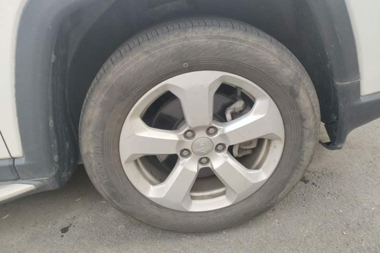Used Jeep Compass 2019 220T Automatic Family Edition Right Front Wheel Hub